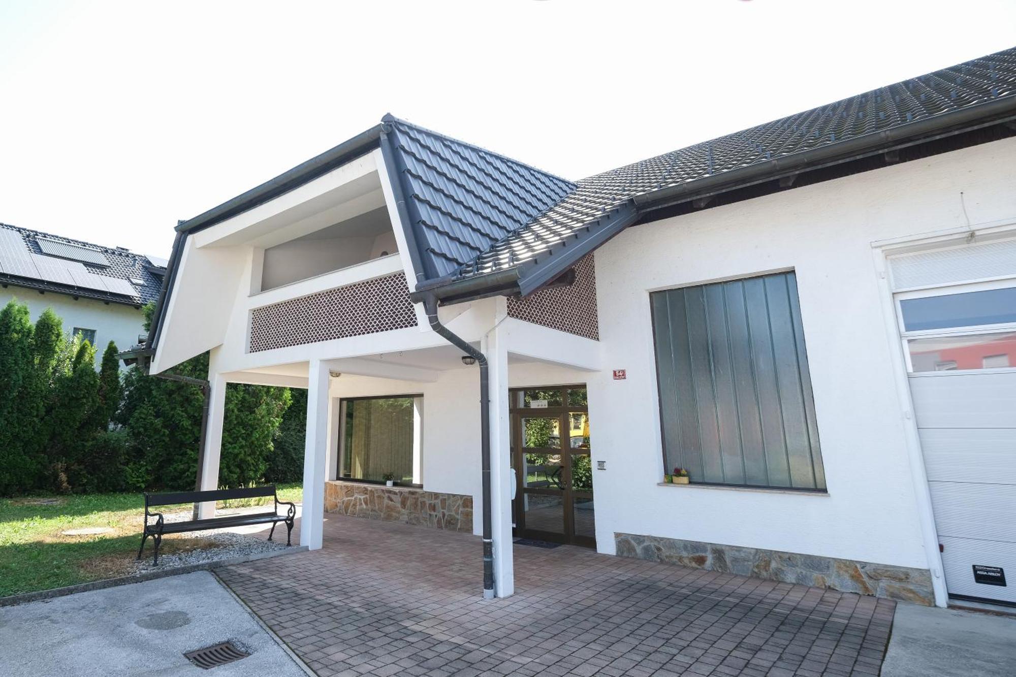 Hisa Perla Holiday home Bostanj